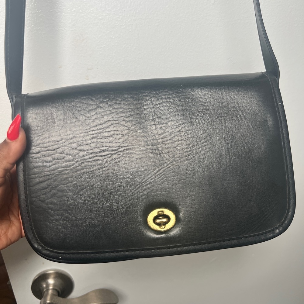 VINTAGE COACH BLACK CROSSBODY